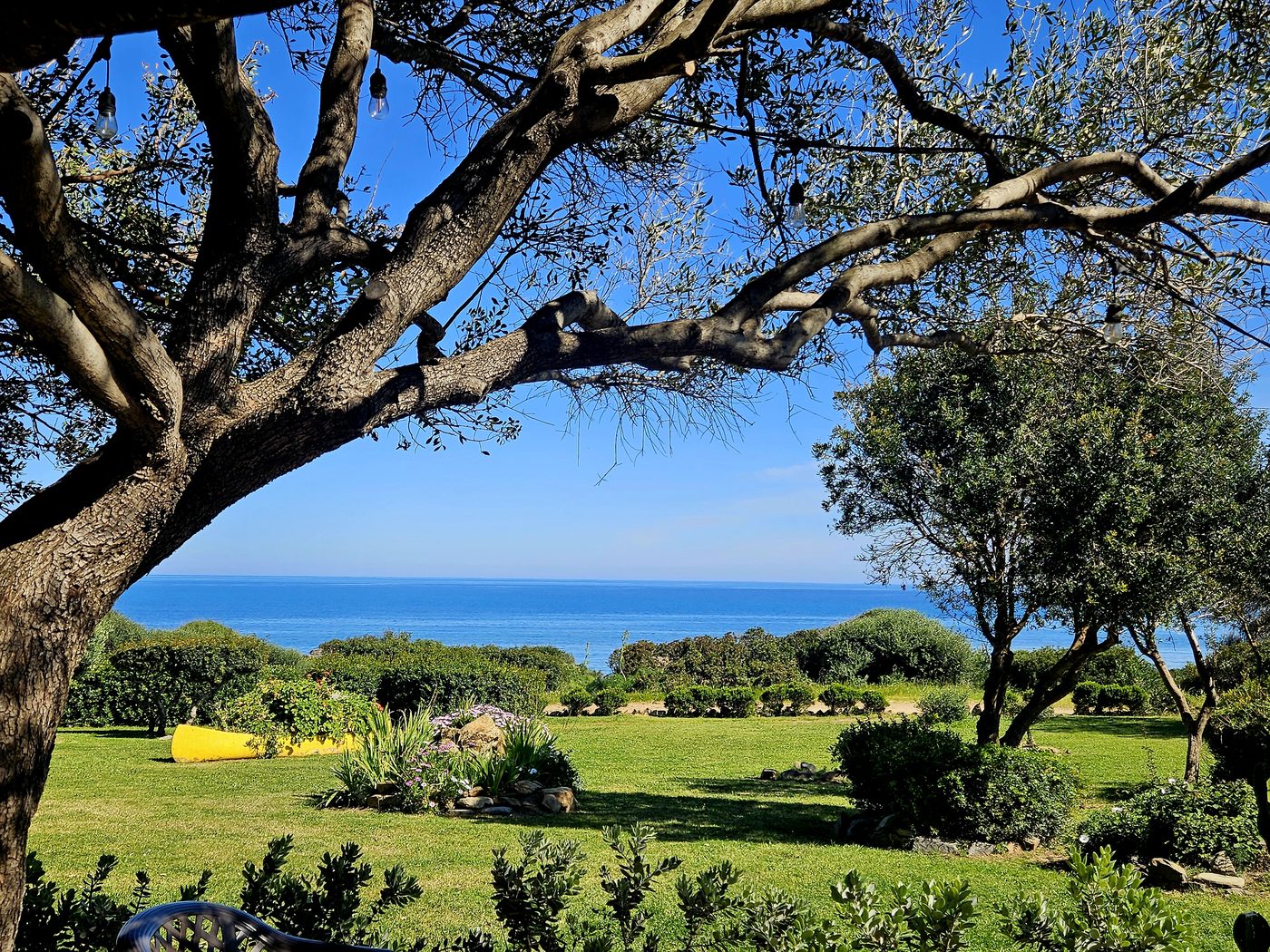 Grădina cu vedere la mare